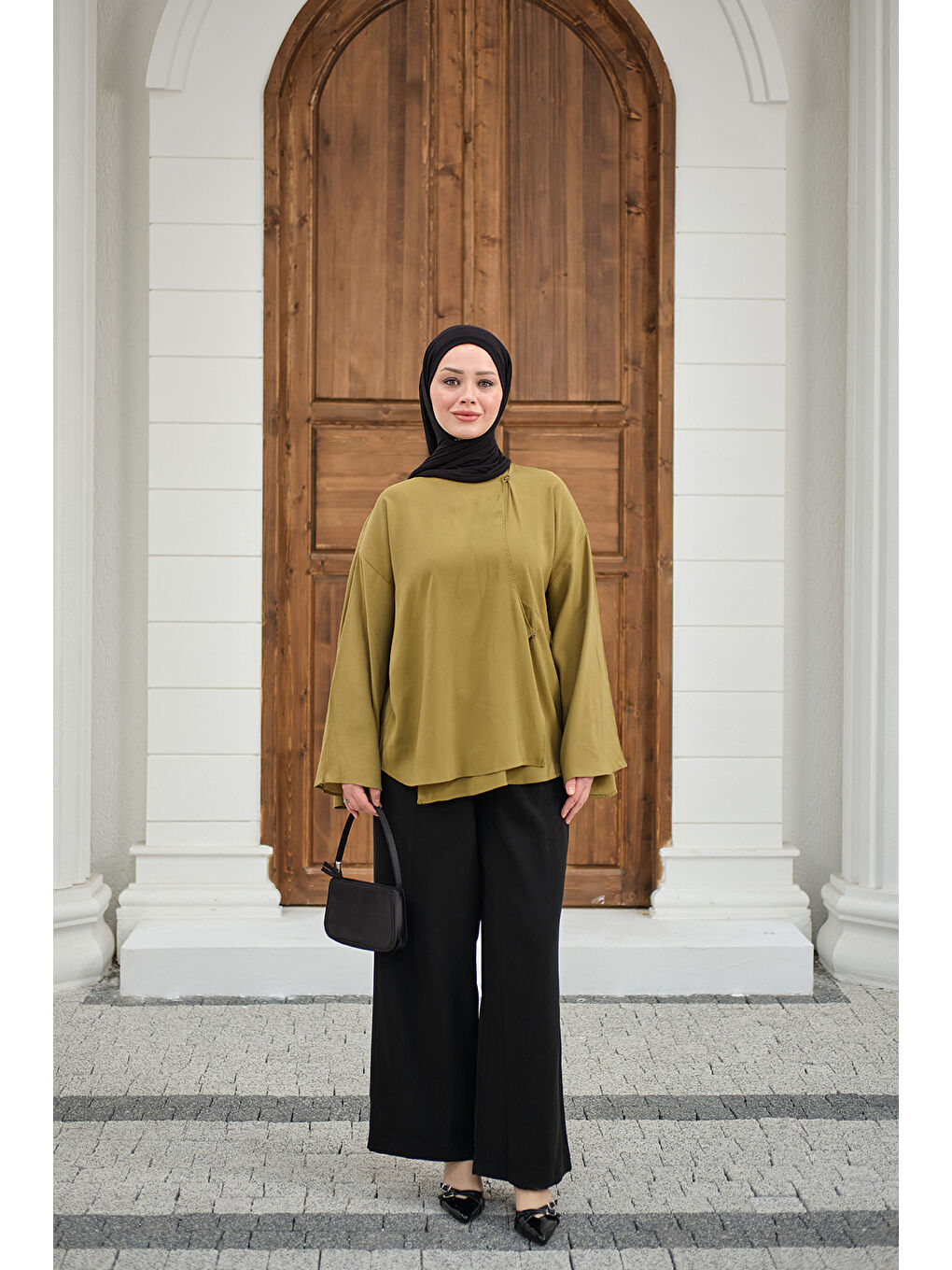 Kadın Yandan Düğmeli İçten Bağlama Detay Gömlek Yağ Yeşil-2