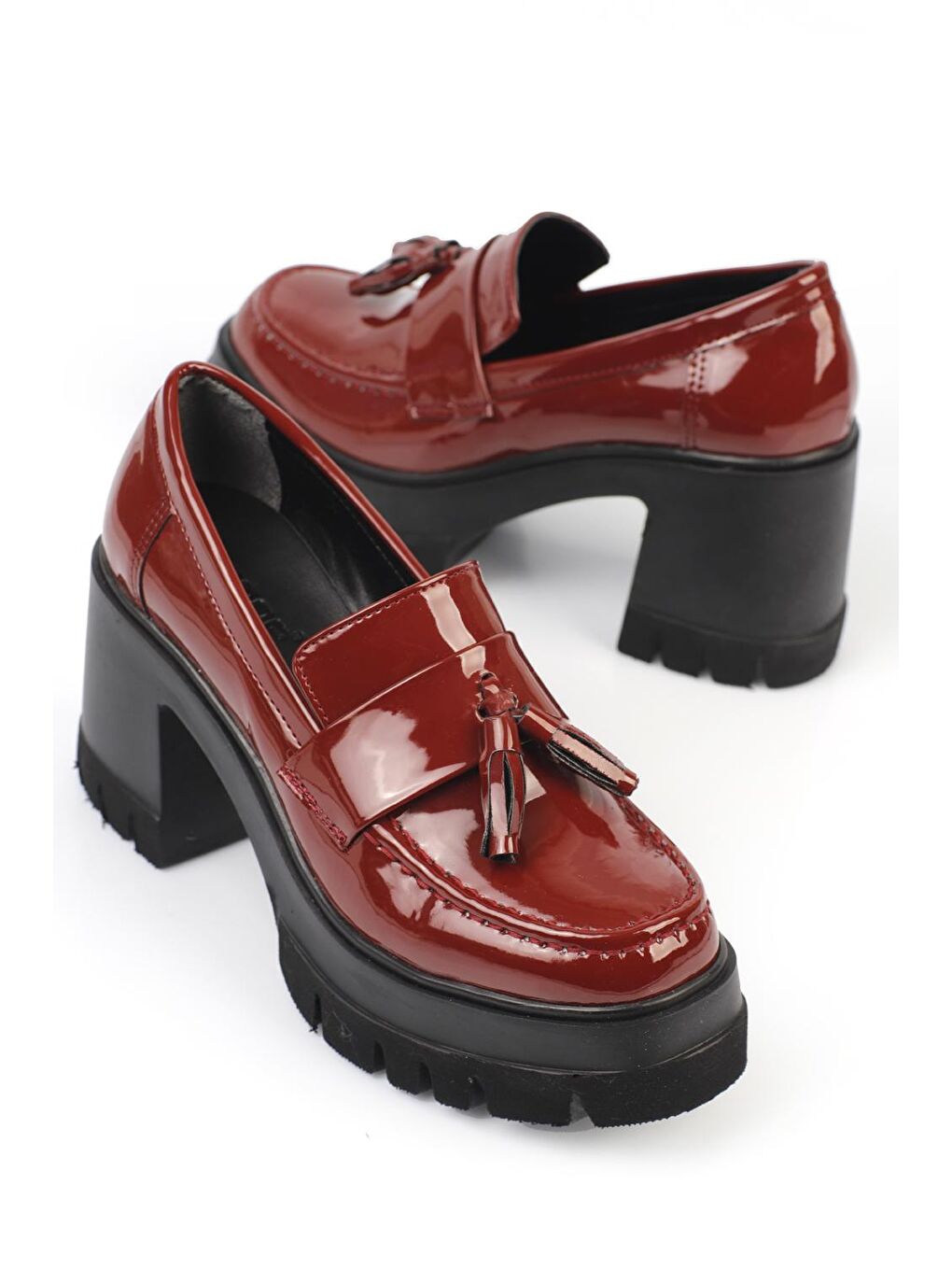 Bordo Yuvarlak Burunlu Püsküllü Orta Topuklu Kadın Loafer-1