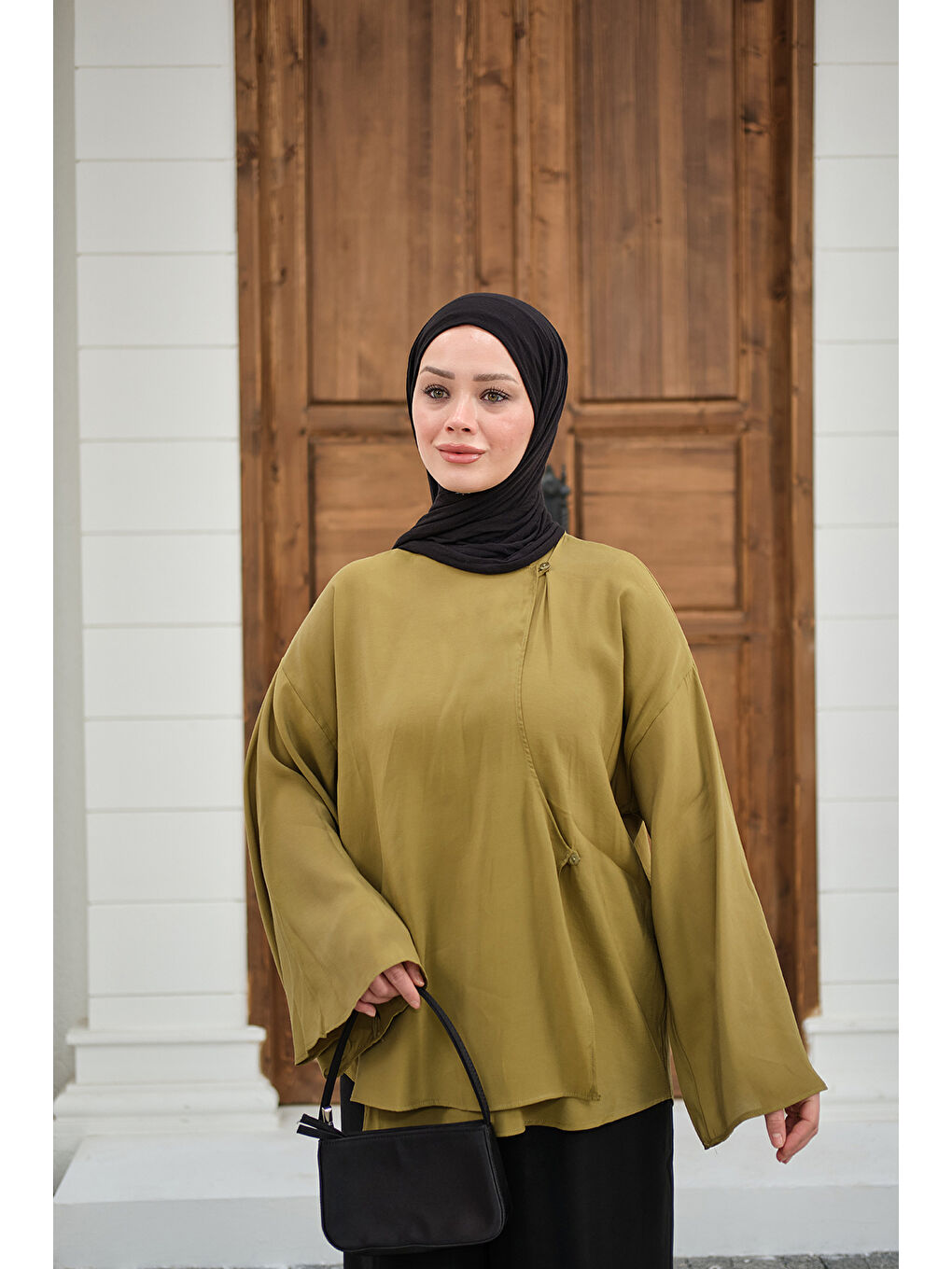 Kadın Yandan Düğmeli İçten Bağlama Detay Gömlek Yağ Yeşil-3