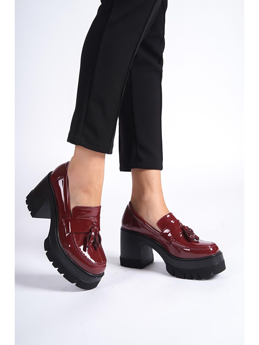 Bordo Yuvarlak Burunlu Püsküllü Orta Topuklu Kadın Loafer-4
