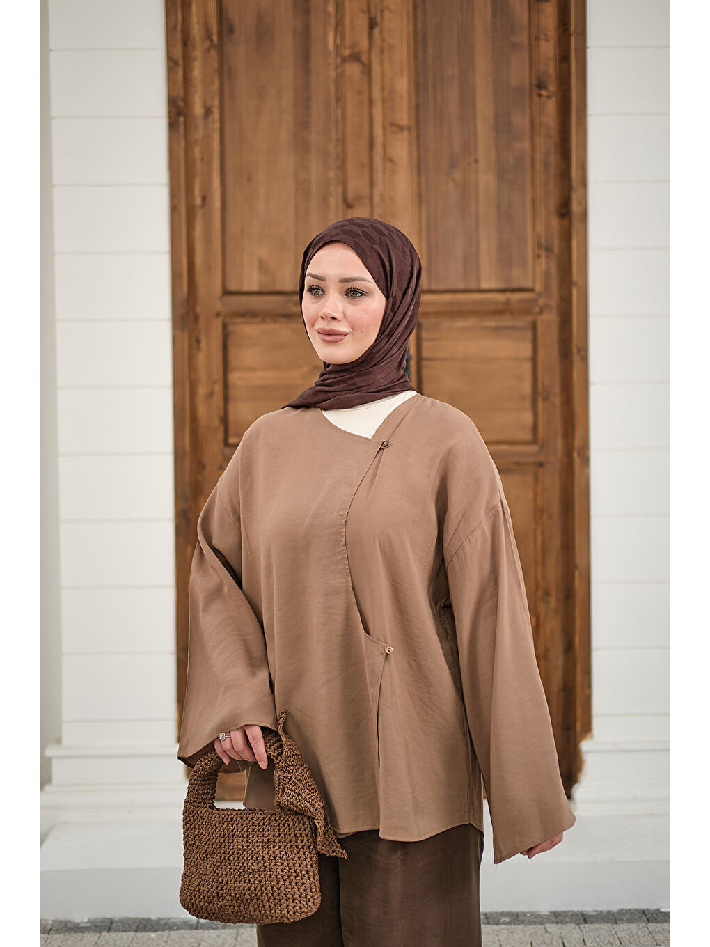 Bej Kadın Yandan Düğmeli İçten Bağlama Detay Gömlek Vizon-1