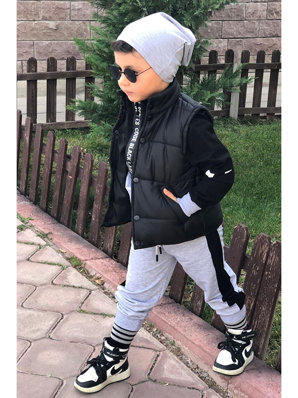 Erkek Çocuk Dijital Baskılı Kapşonlu ve Şişme Yelekli Bereli Siyah Eşofman Takım 2-14Yaş-3