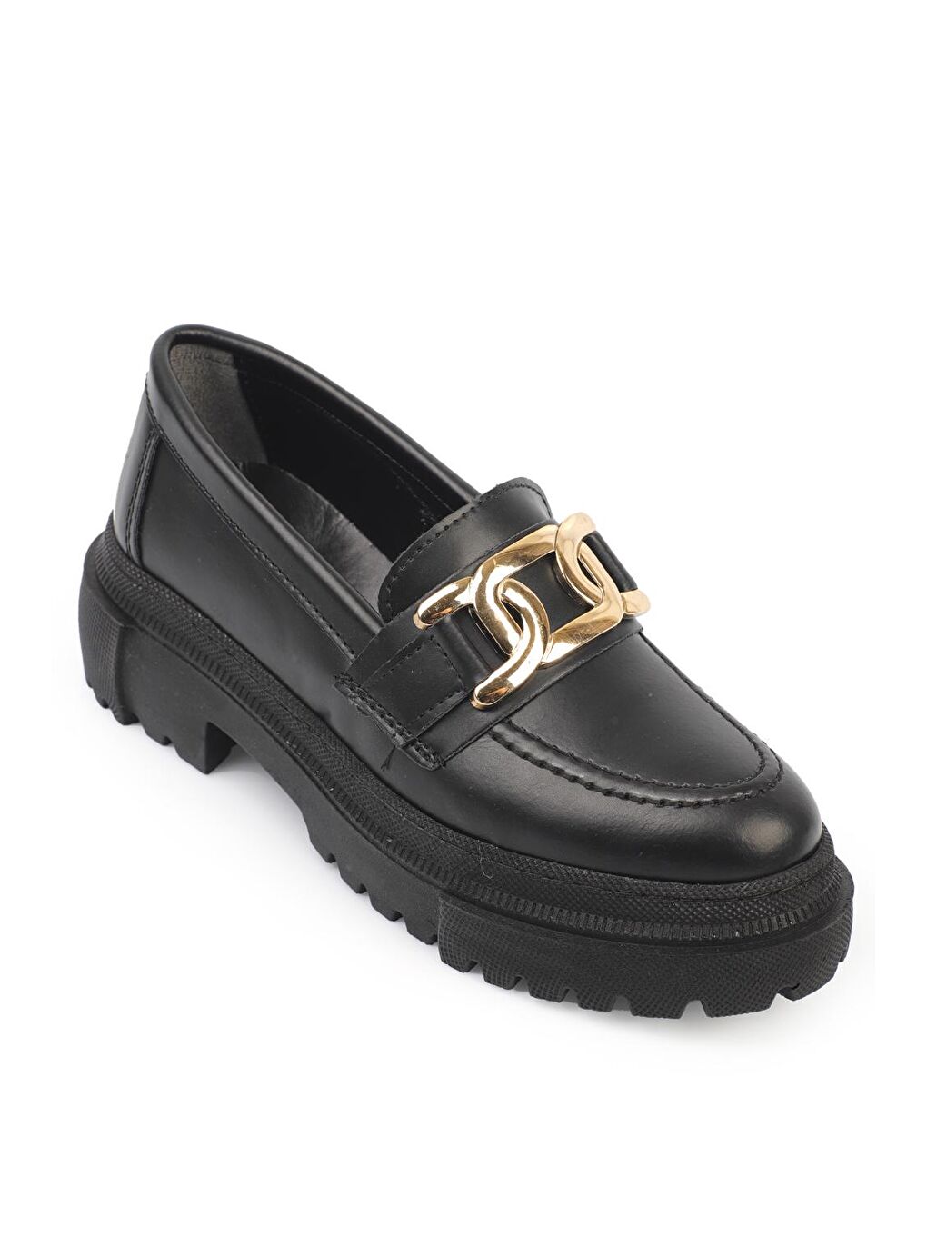 Capone Outfitters Siyah Oval Burunlu Metal Aksesuarlı Trak Tabanlı Kırışık Rugan Kadın Loafer - 3