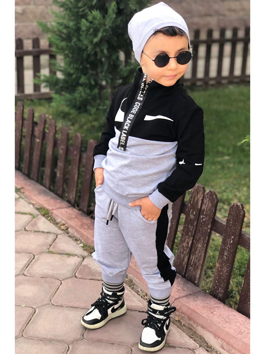 Erkek Çocuk Dijital Baskılı Kapşonlu ve Şişme Yelekli Bereli Siyah Eşofman Takım 2-14Yaş-4