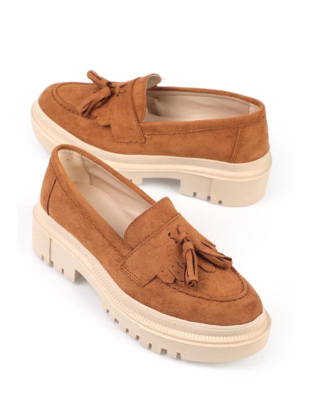 Bej Oval Burunlu Püsküllü Trak Tabanlı Süet Kadın Loafer-3