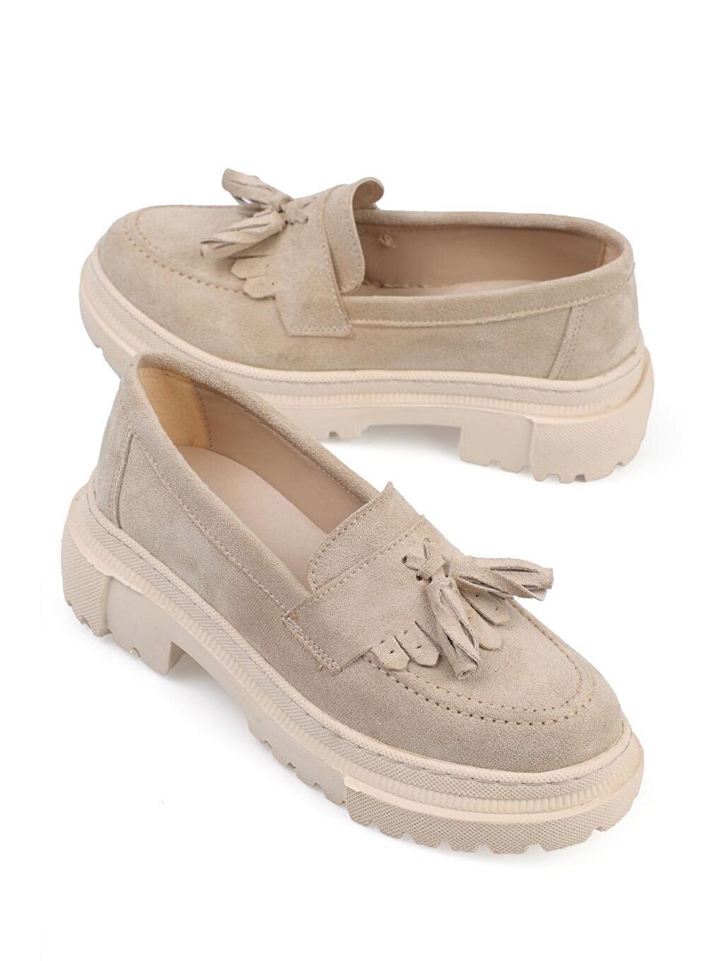 Bej Oval Burunlu Püsküllü Trak Tabanlı Süet Kadın Loafer-7