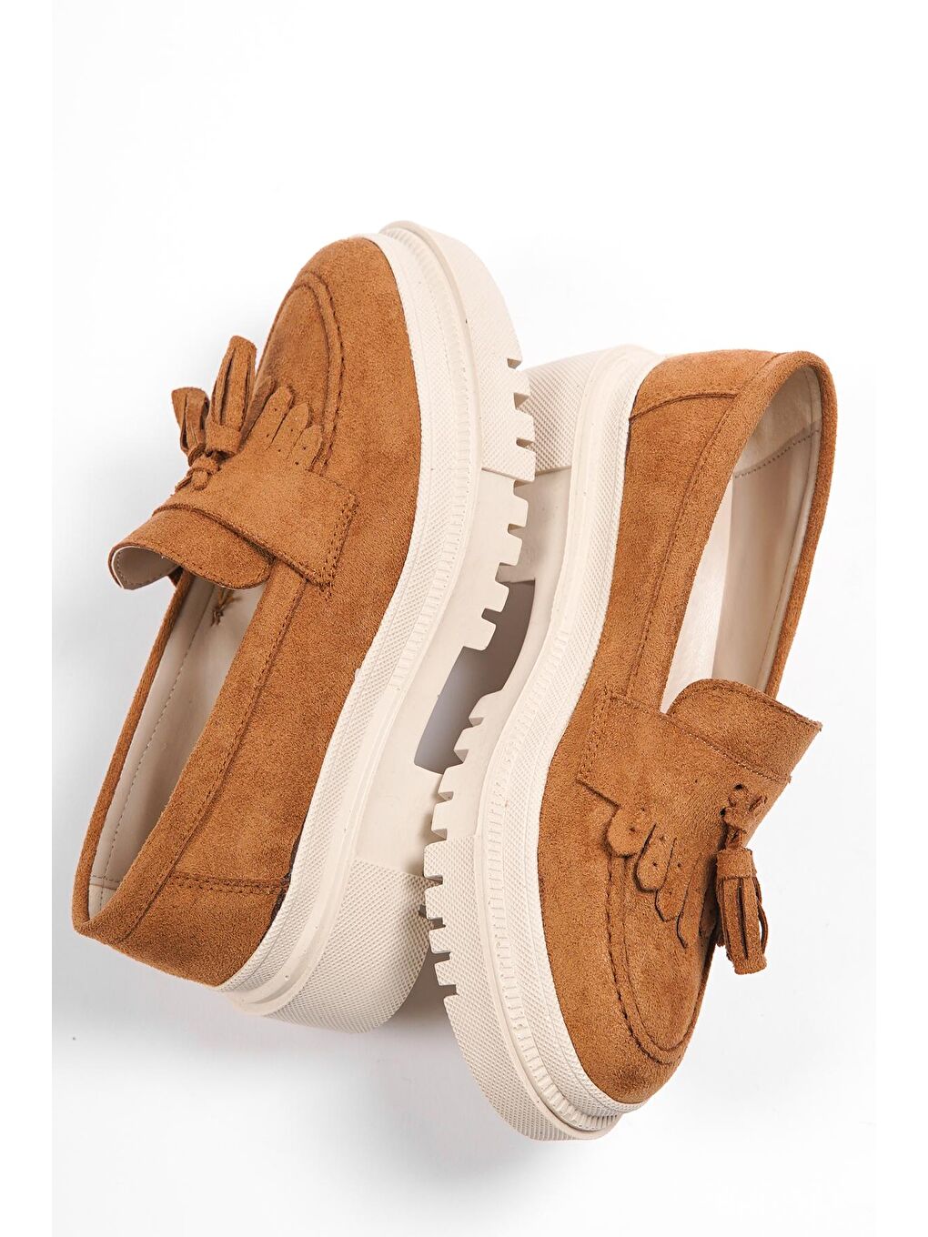 Bej Oval Burunlu Püsküllü Trak Tabanlı Süet Kadın Loafer-10