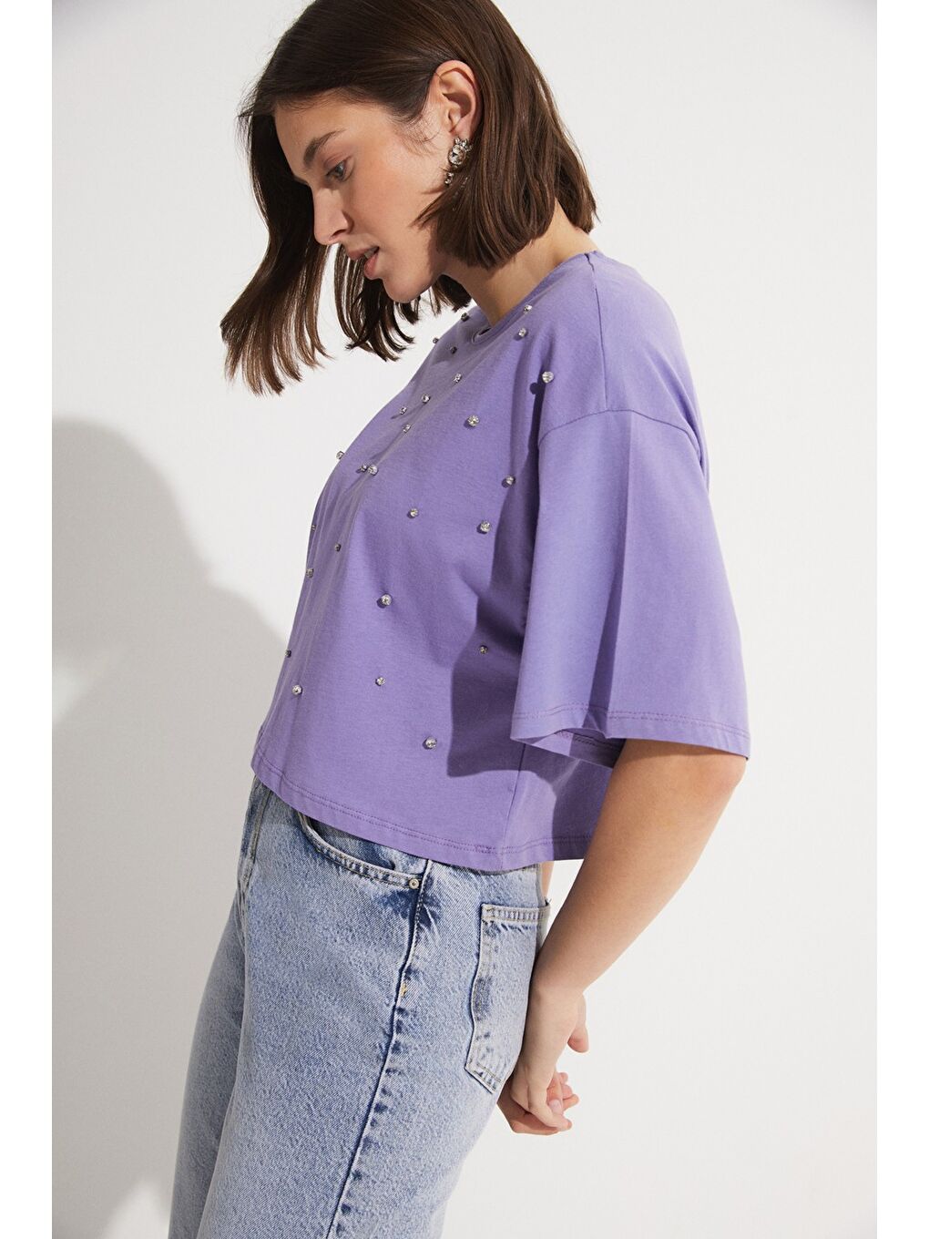 Mor Taş Detaylı %100 Pamuk Crop Tişört-1