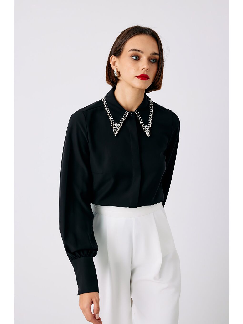 Yaka İşlemeli Gömlek - Siyah-1