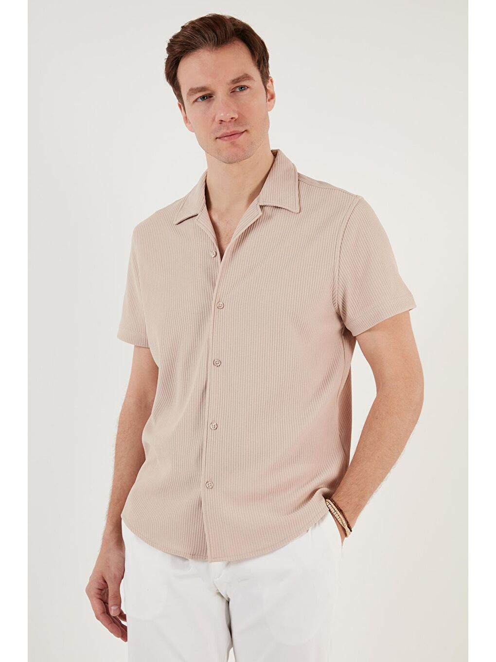 Bej Pamuk Karışımlı Apaş Yaka Kısa Kollu Regular Fit Gömlek CF24S115882-5