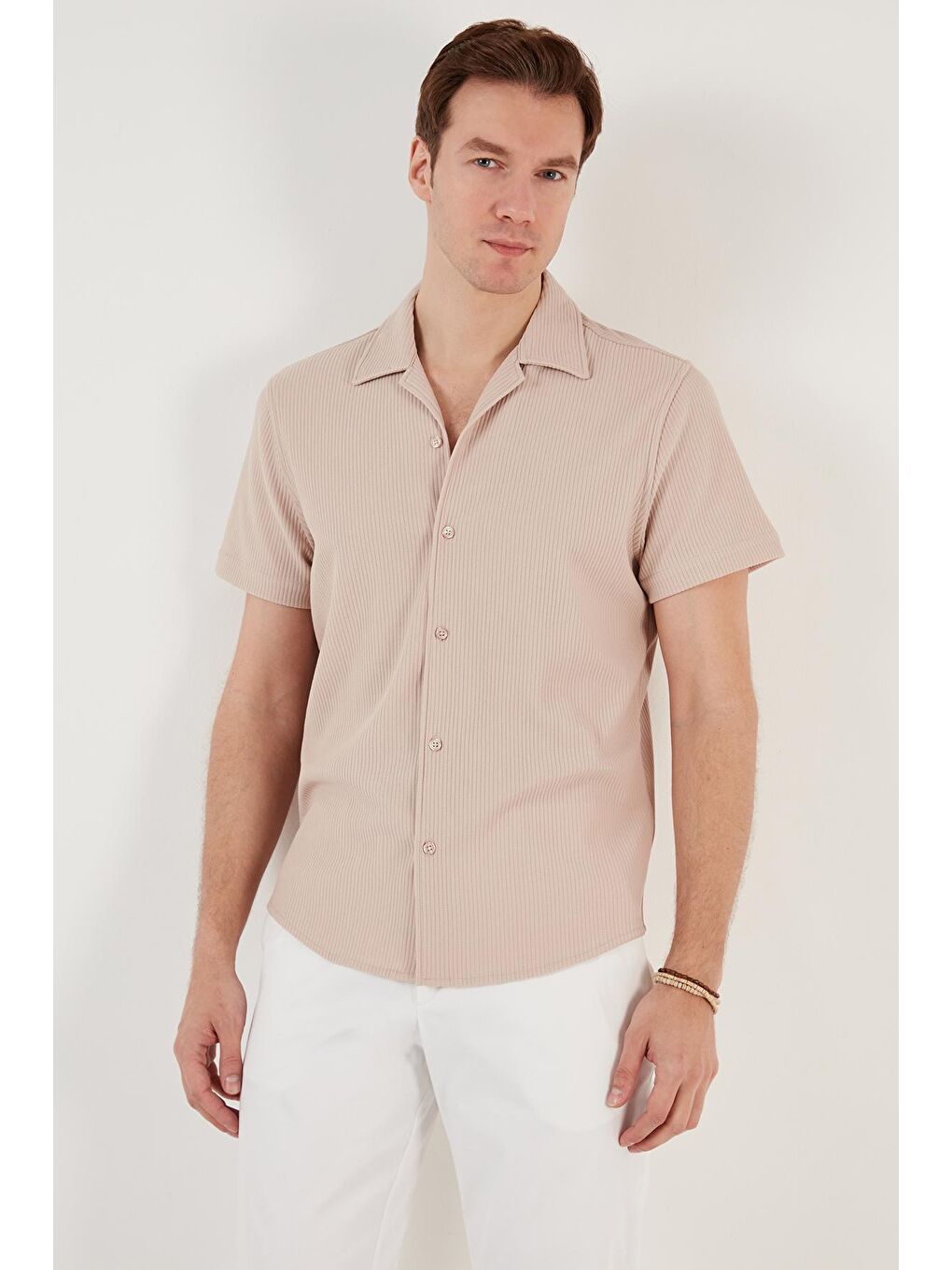 Bej Pamuk Karışımlı Apaş Yaka Kısa Kollu Regular Fit Gömlek CF24S115882-6