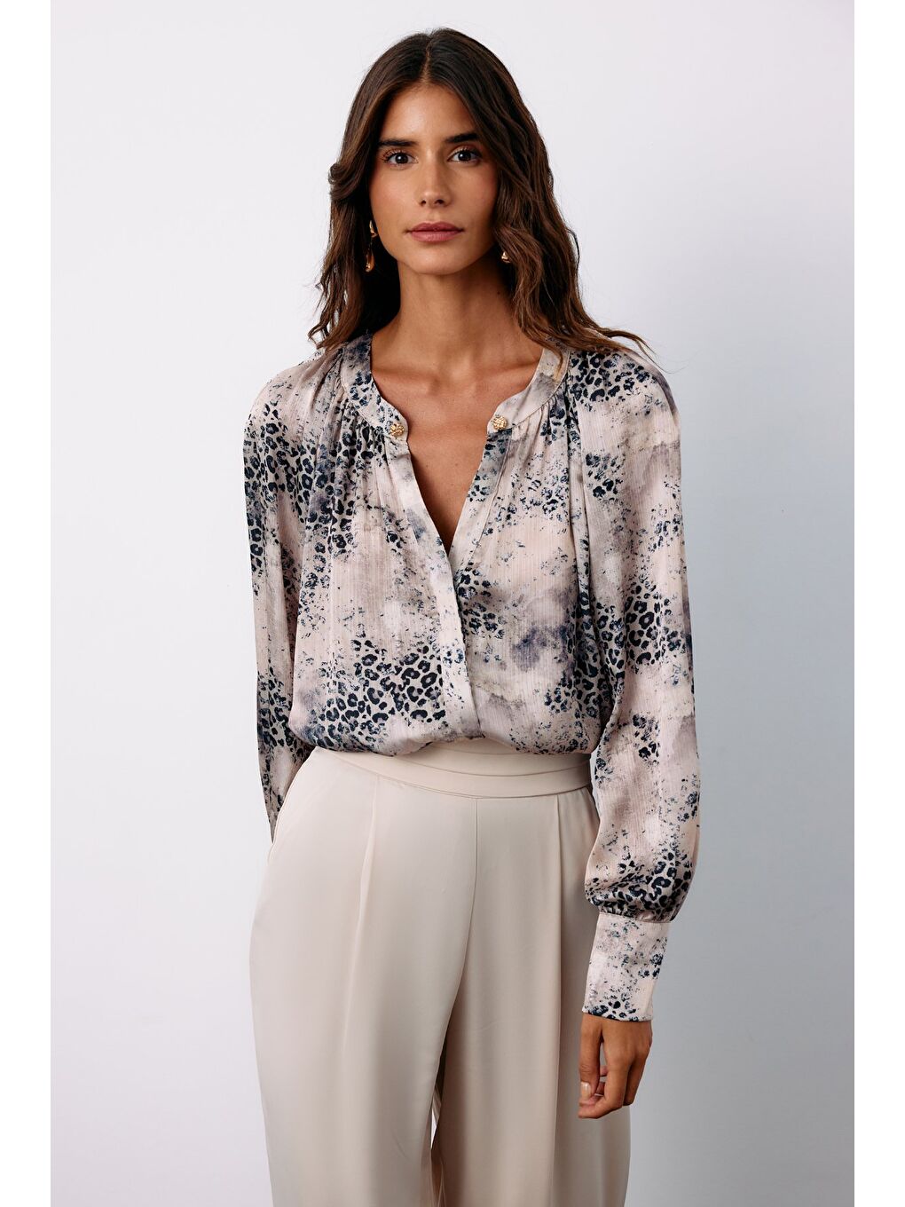 Düğmeli Yaka Desenli Gömlek - Gri-1