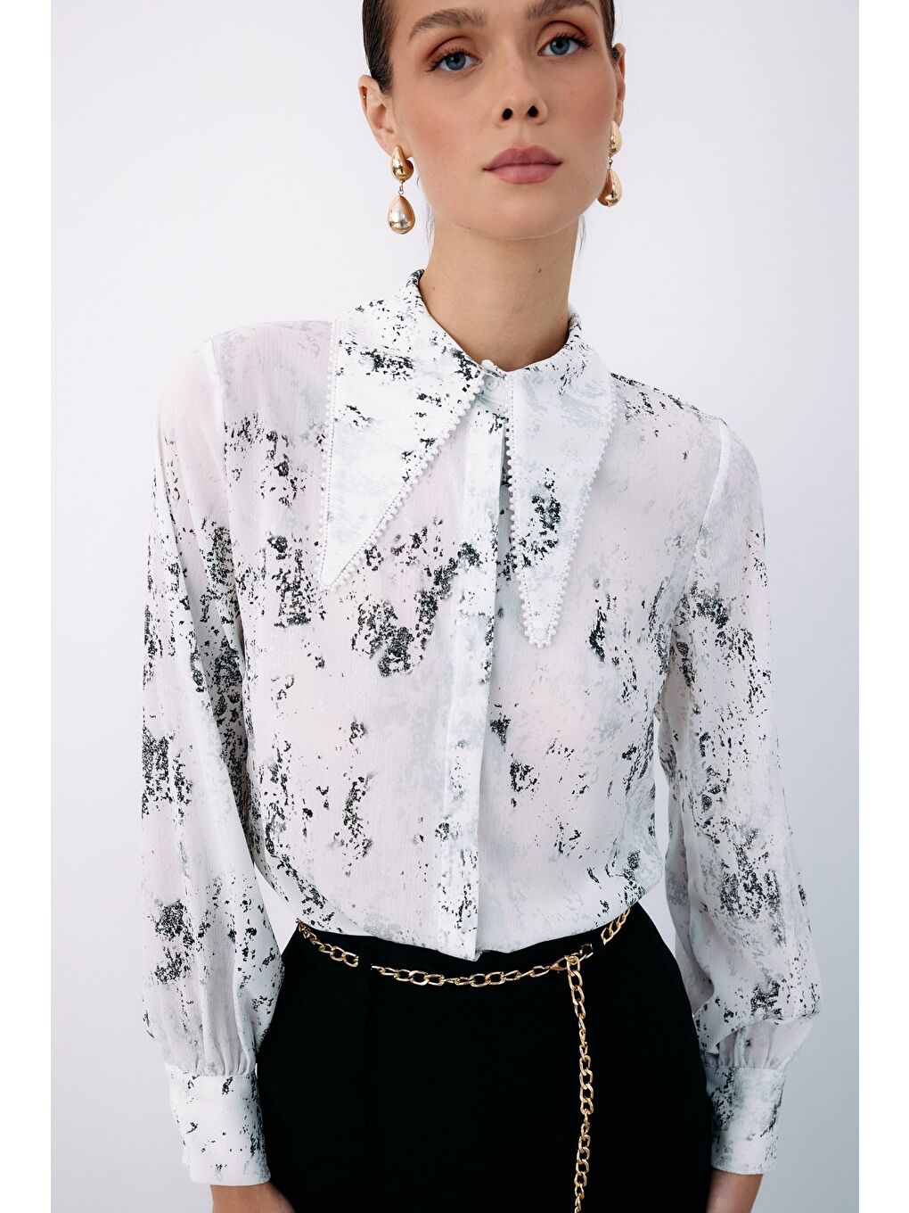 Geniş İnci Yakalı Gömlek - Ekru-Gümüş-4