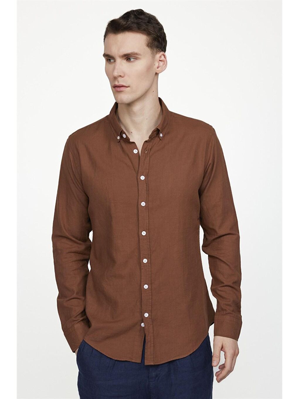 Kahverengi Slim Fit Uzun Kol Biyeli Yaka Düğmeli Keten Erkek Kahve Gömlek