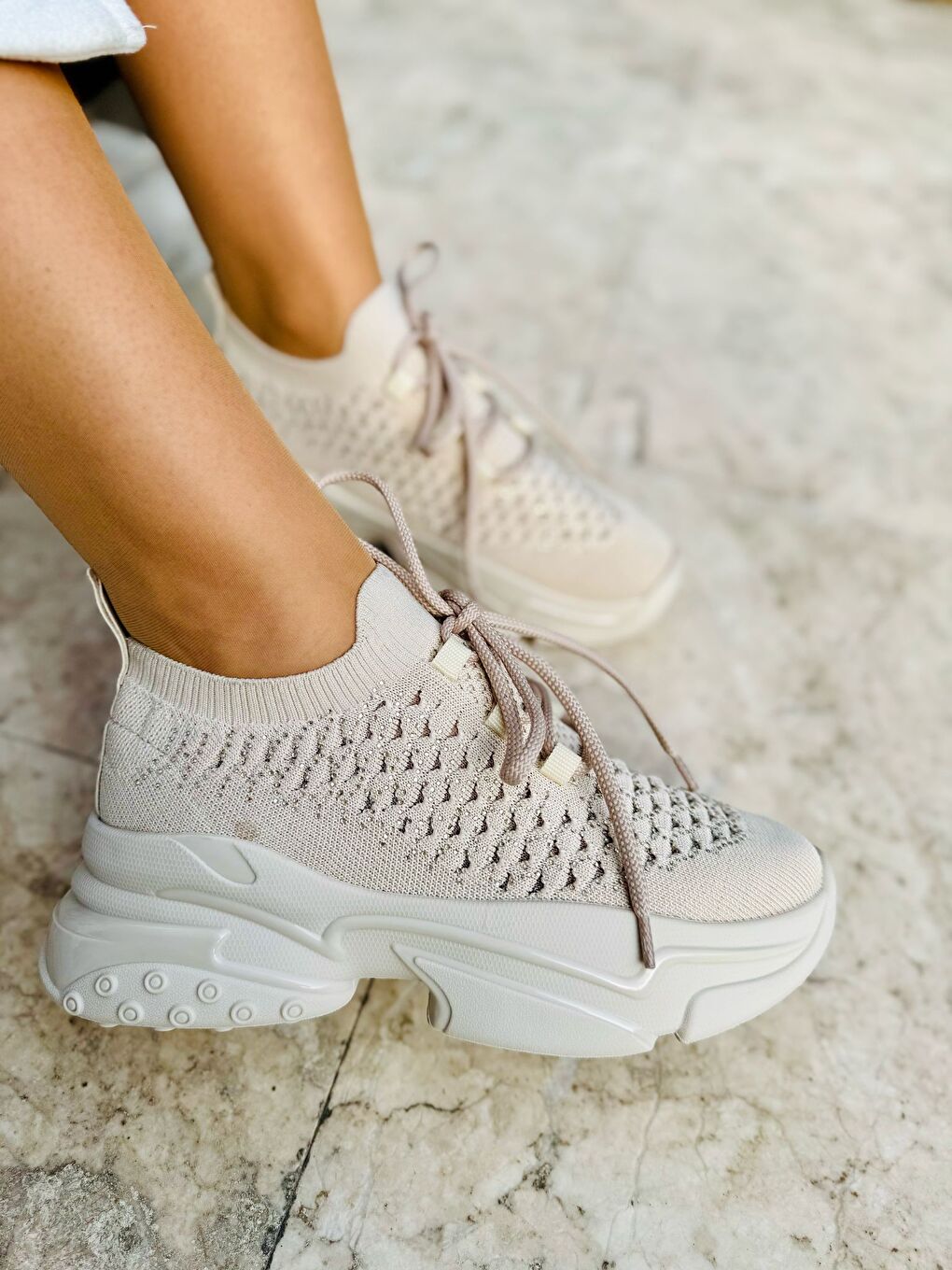 Kadın Bej Renk Taş Detaylı Ortopedik Rahat Kalıp Günlük Sneakers Ve Spor Ayakkabı Taba 5 Cm.-2