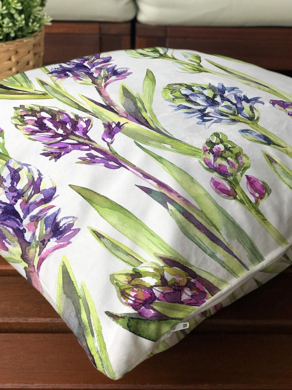 Mor Kadife Doku Çift Taraf Baskılı Bahar Desenleri 43x43 cm Tekli Kırlent Kılıfı-3