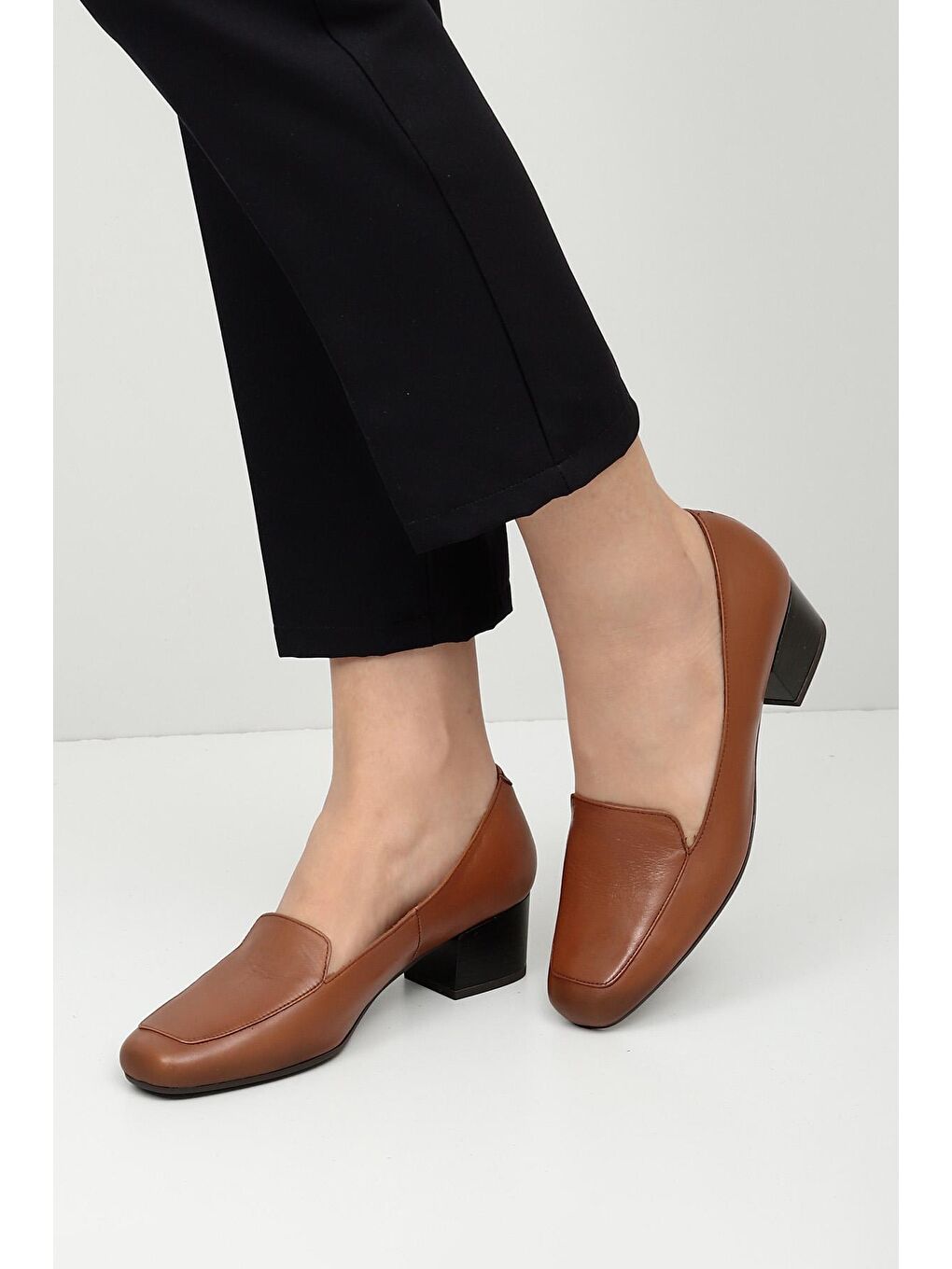 Kahverengi TABA-KAHVERENGİ  Hakiki Deri Küt Burun Kısa Kalın Topuklu Kadın Ayakkabı 13312