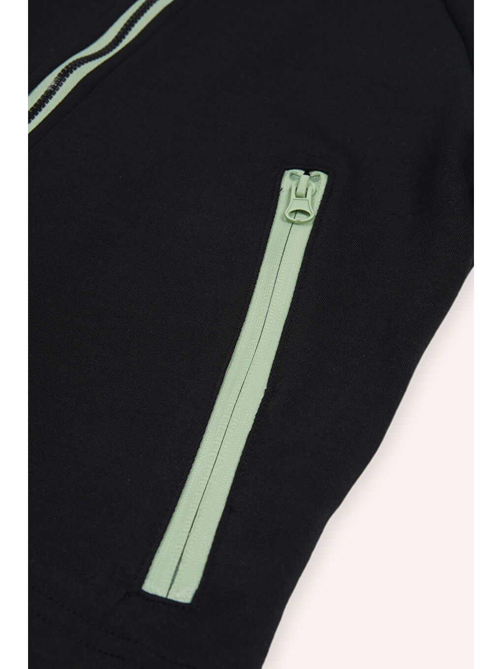 Erkek Çocuk Kapüşonlu Siyah Sweatshirt-2