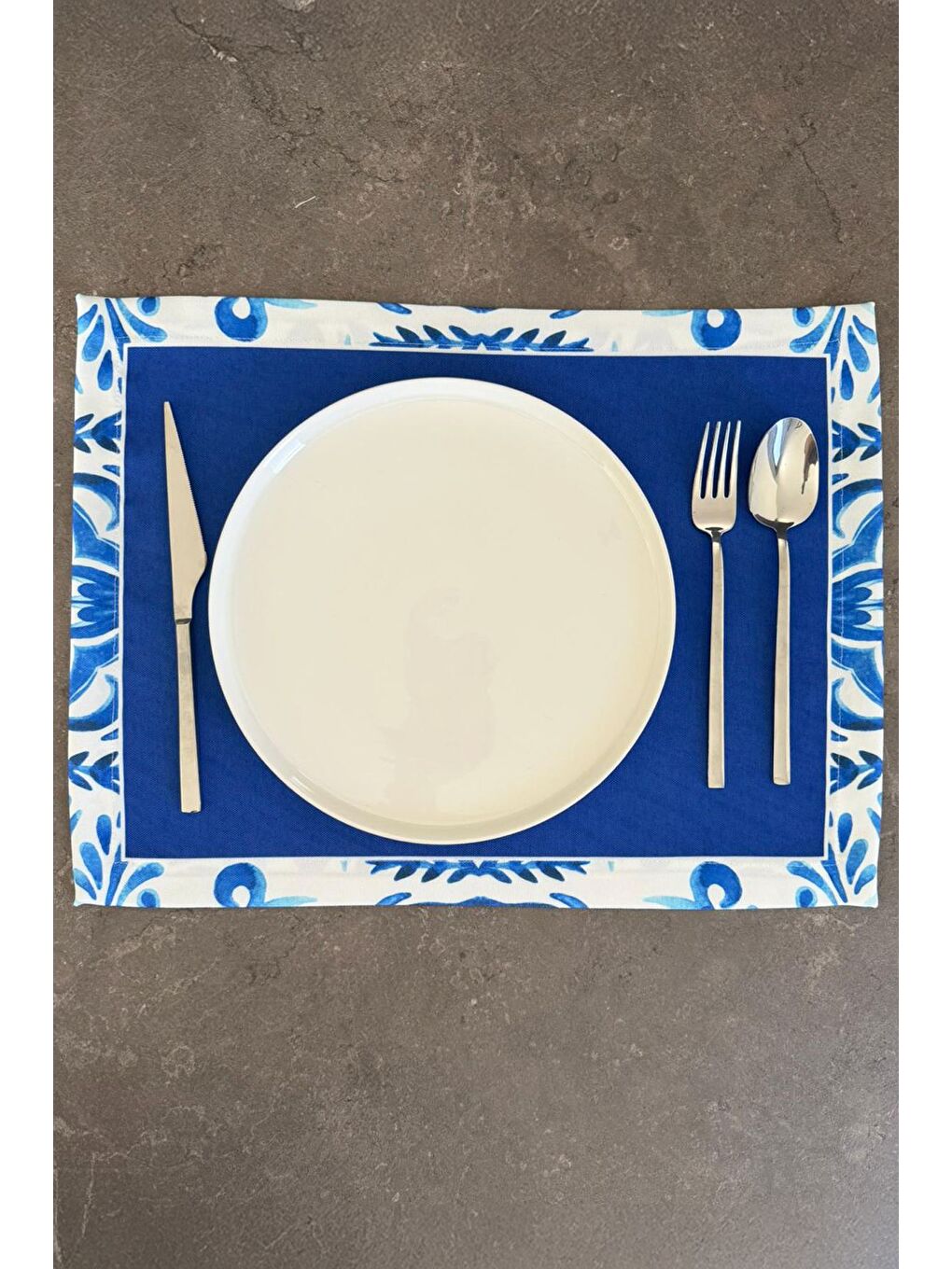 Flowa Etnik Motifli Çiçekli Mavi Zemin 1 Adet Amerikan Servis –Mavi/Beyaz 45x35 cm-1