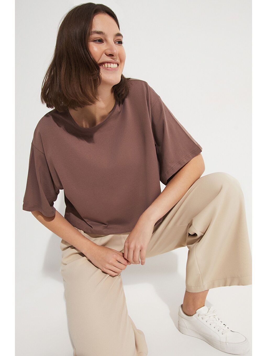 Kahverengi %100 Pamuk Bol Crop Tişört-3