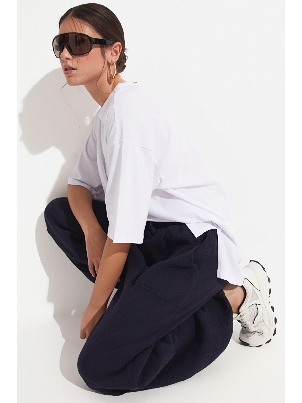 Beyaz Bol Kesim %100 Pamuk Tişört-4