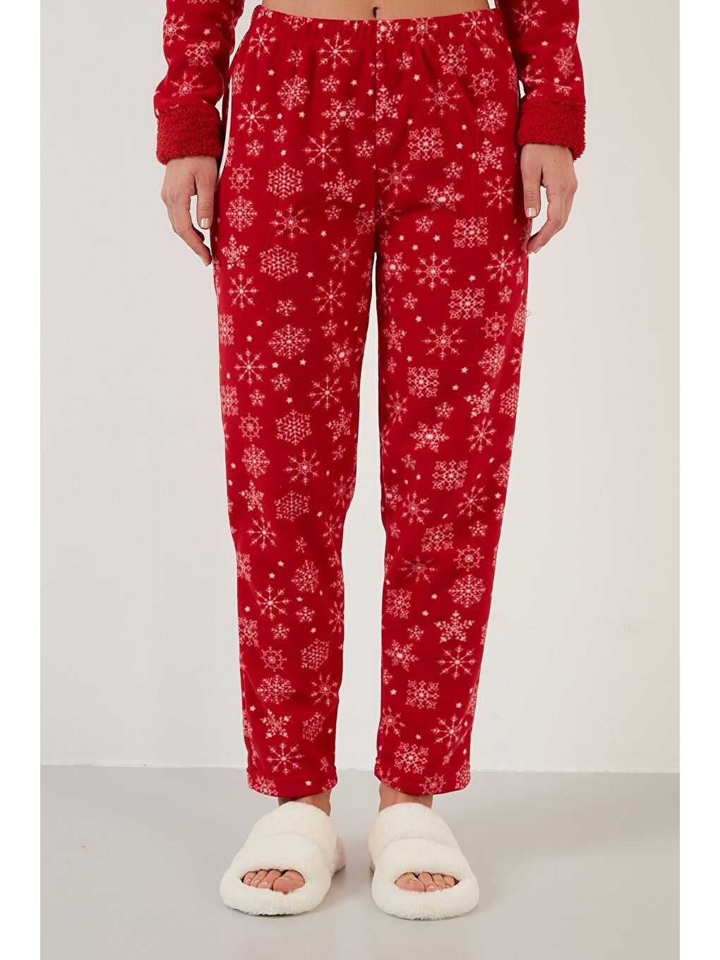 Kırmızı Kar Tanesi Desenli Beli Lastikli Saç Bantlı Peluş Pijama Takımı 609412013-3