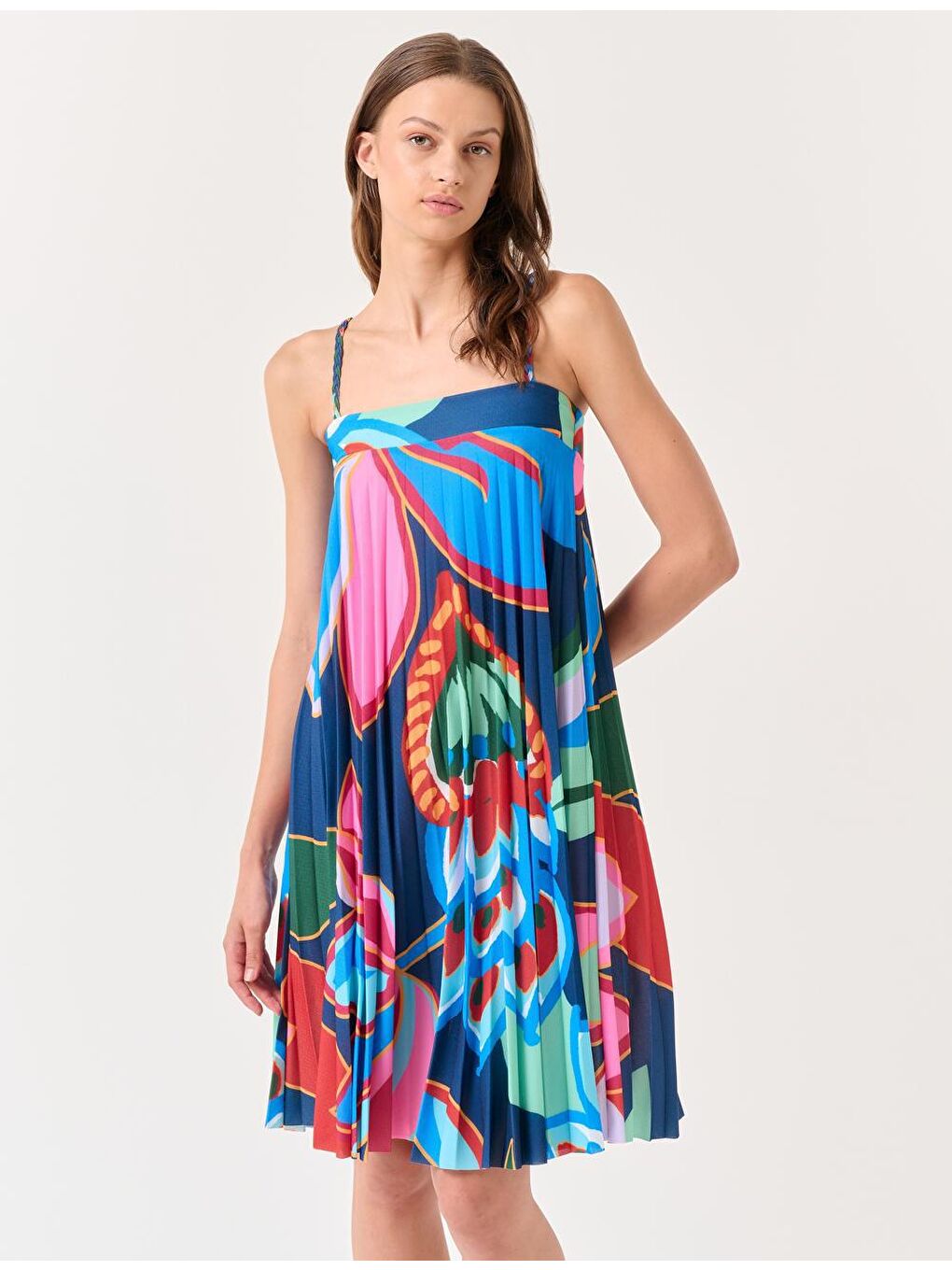 Karışık Askılı Düz Yaka Piliseli Desenli Elbise