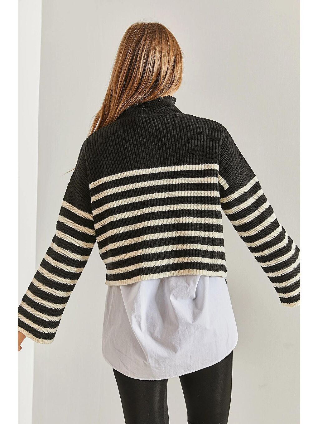 Siyah Kadın Yakası Düğmeli Çizgili Triko Kazak-3