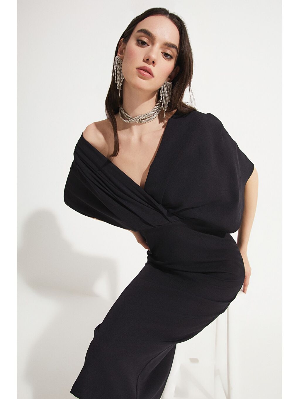 Siyah Kadın Vücuda Oturan Yarasa Kol Midi Kalem Elbise-5