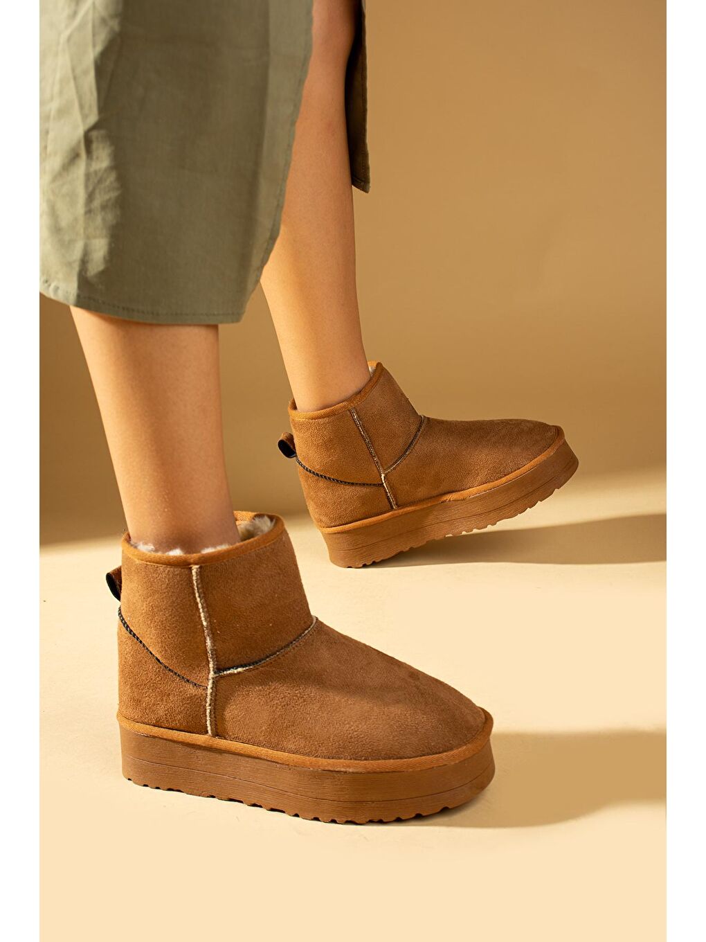 Kahverengi İçi Yünlü Bilekte Rahat Kalıp Kalın Taban Kadın Bot 007-1997-23Süet