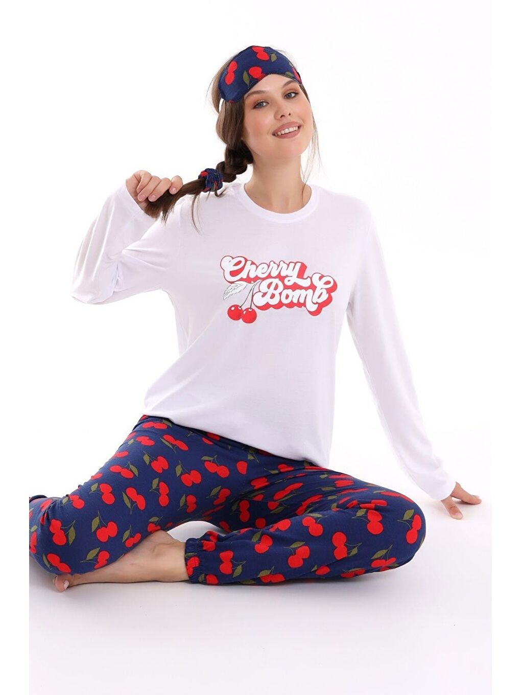 Beyaz Uyku Bantlı Kiraz Baskılı Kadın Uzun Kol Pijama Takımı