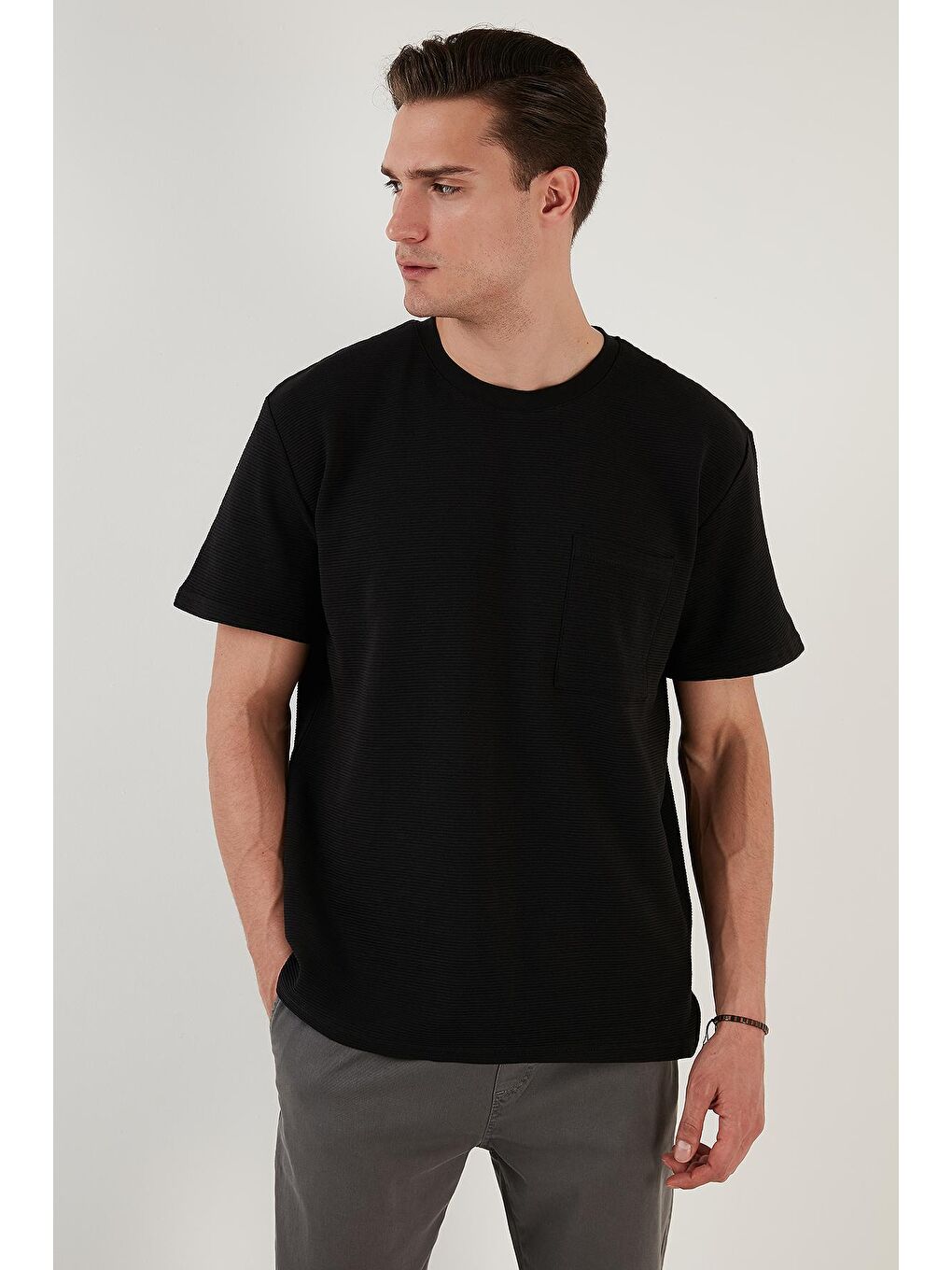 Buratti Siyah Bisiklet Yaka Tek Cepli Pamuklu Oversize T Shirt 5902305