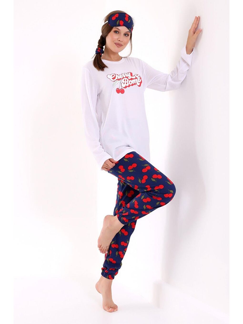 Beyaz Uyku Bantlı Kiraz Baskılı Kadın Uzun Kol Pijama Takımı-3