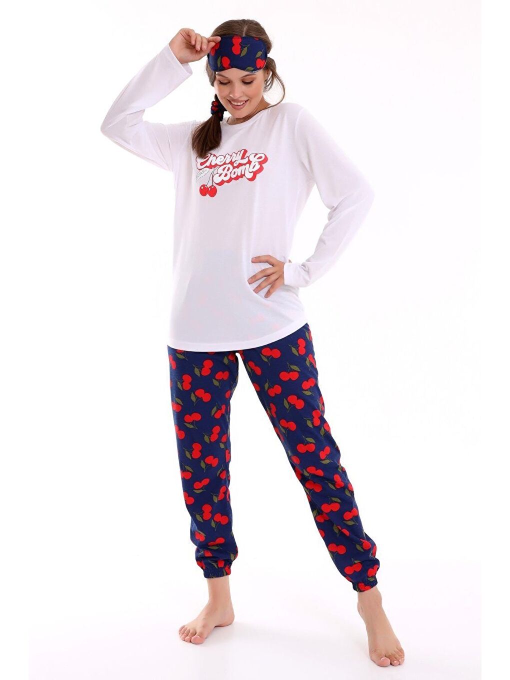 Beyaz Uyku Bantlı Kiraz Baskılı Kadın Uzun Kol Pijama Takımı-4