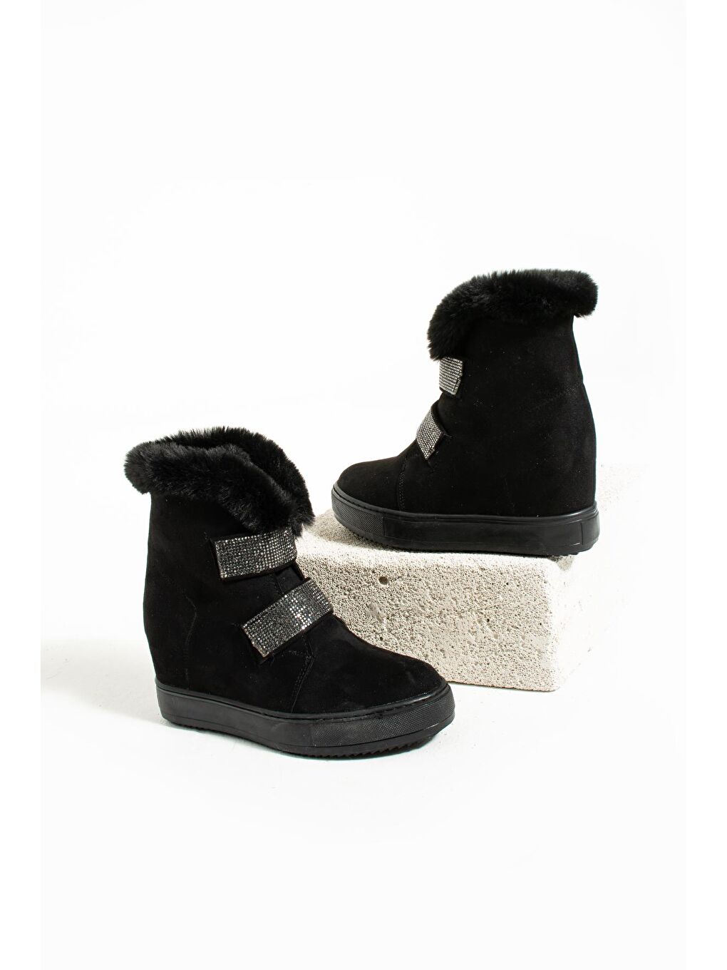 Siyah İçi Kürklü Rahat Taban Taşlı Gizli Topuklu Kadın Bot&Bootie 43-415-23Süet-2