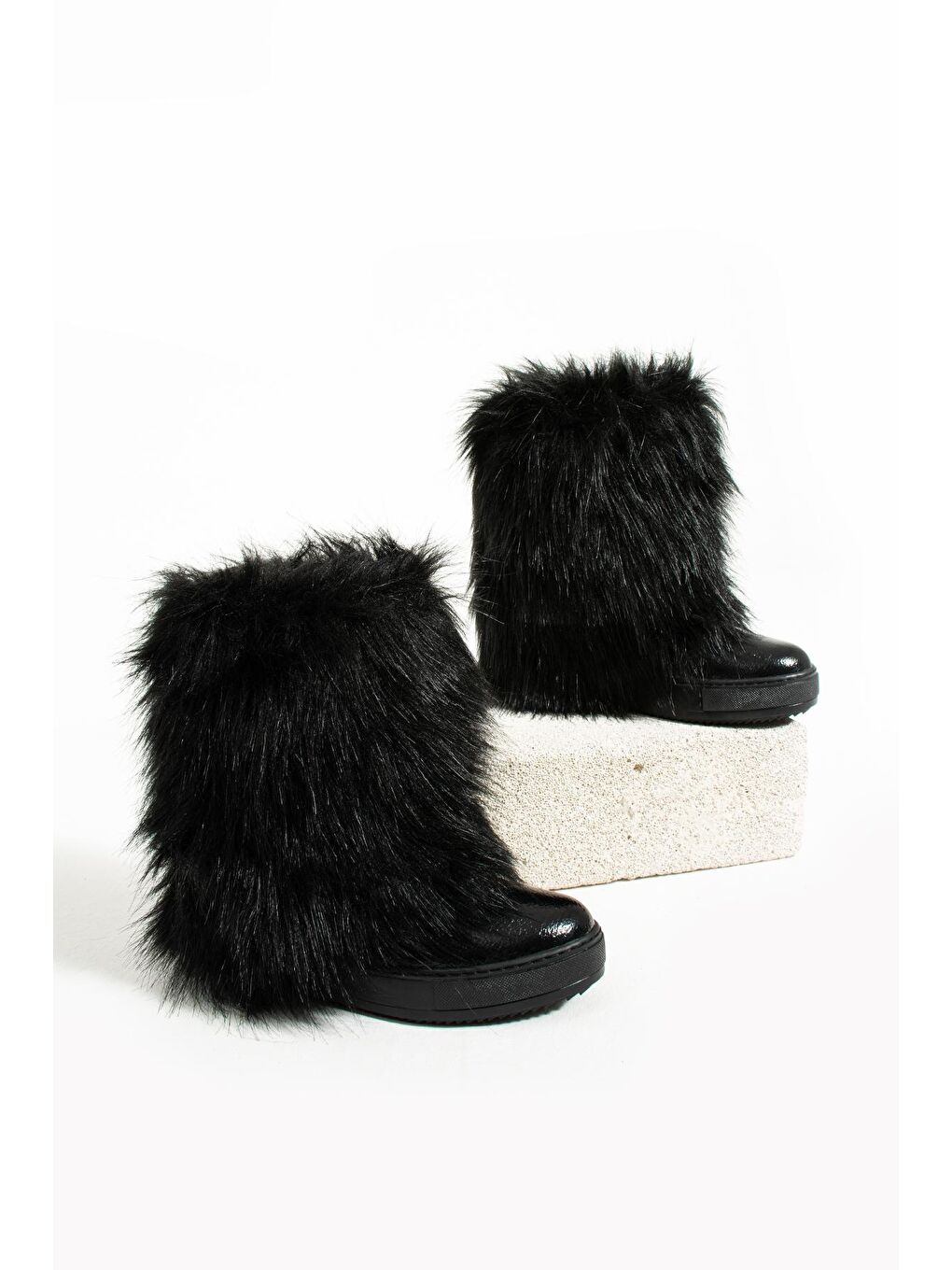 Siyah Kaymaz Taban İçi Ve Dışı Kürklü Gizli Topuklu Kadın Bot 43-430-23-3