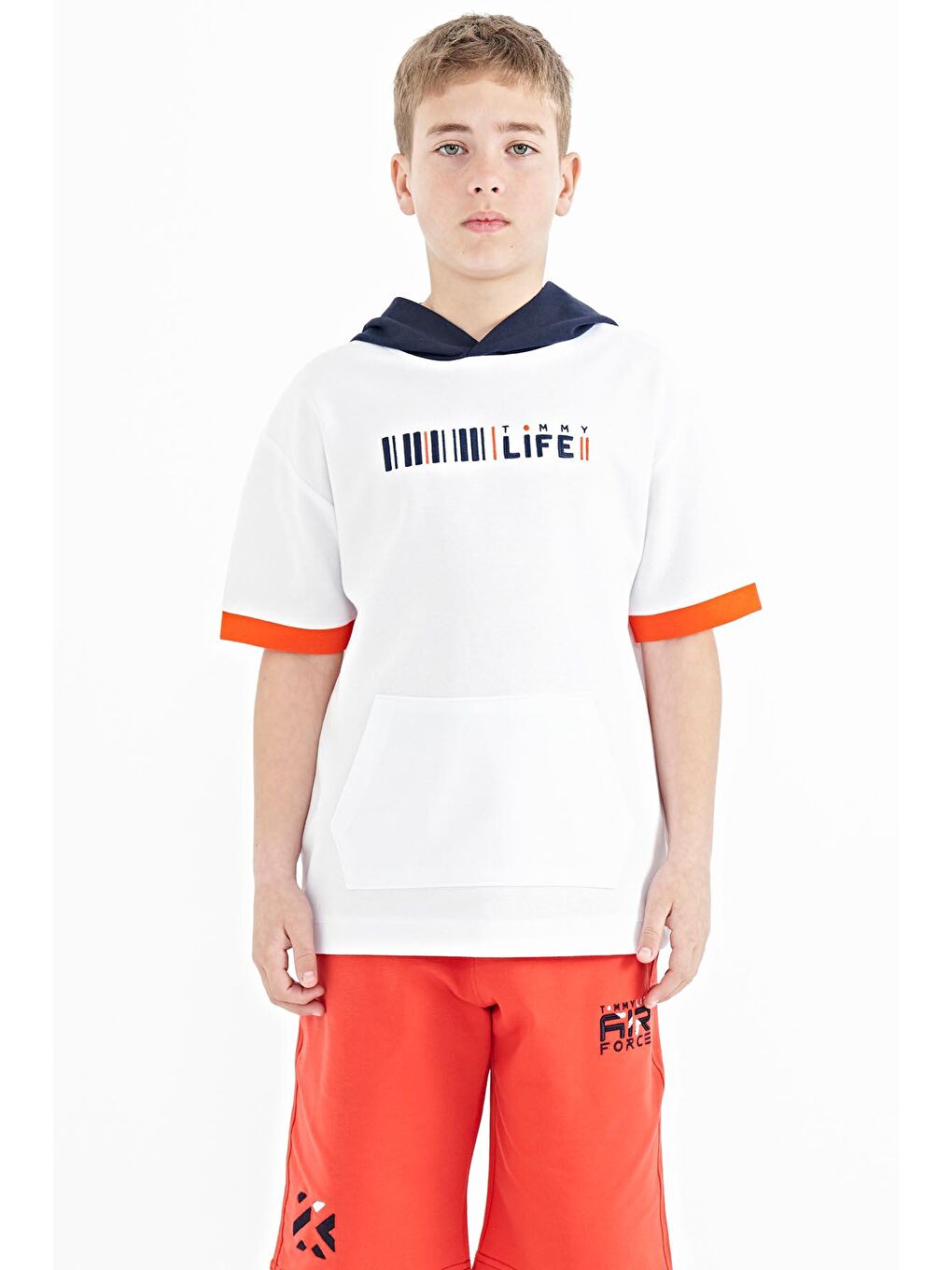 TOMMYLIFE Beyaz Renk Bloklu Kapüşonlu Kanguru Cepli Oversize Erkek Çocuk T-Shirt - 11148