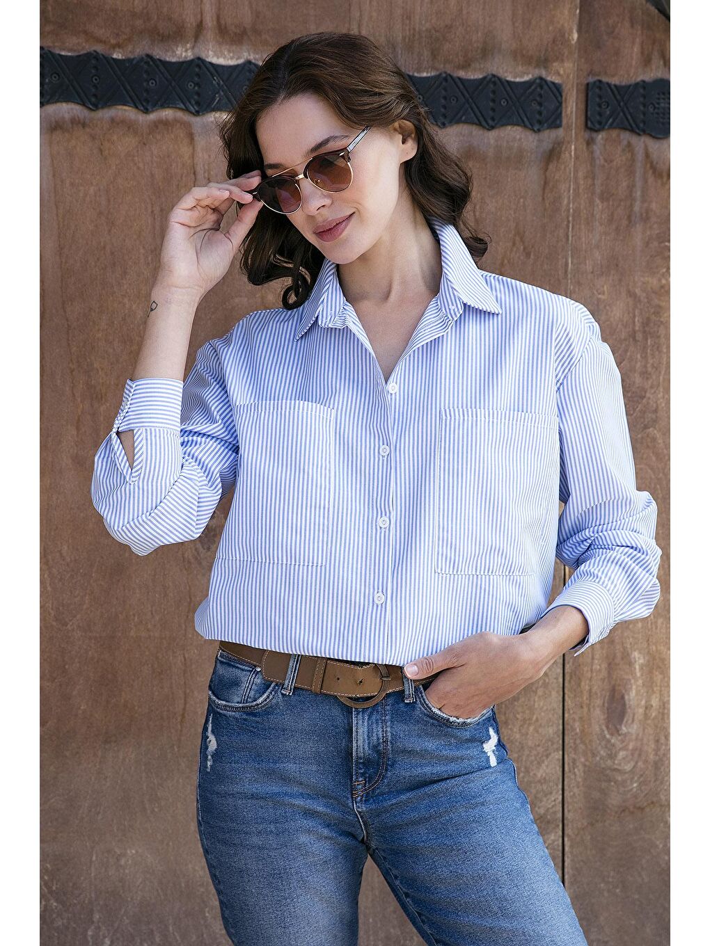 Mavi Çizgili Pamuk Karışımlı Çift Cepli Oversize Dokuma Gömlek 6110359