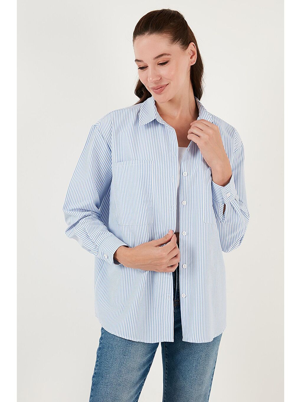 Mavi Çizgili Pamuk Karışımlı Çift Cepli Oversize Dokuma Gömlek 6110359-2