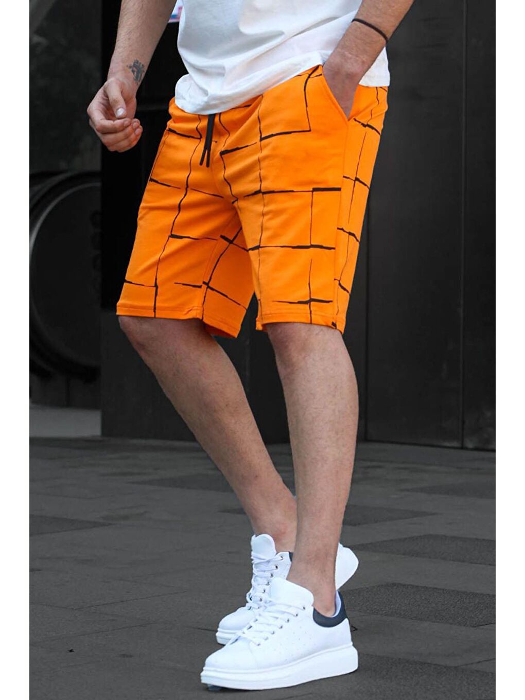 Turuncu Grafik Desen Erkek Şort 5496