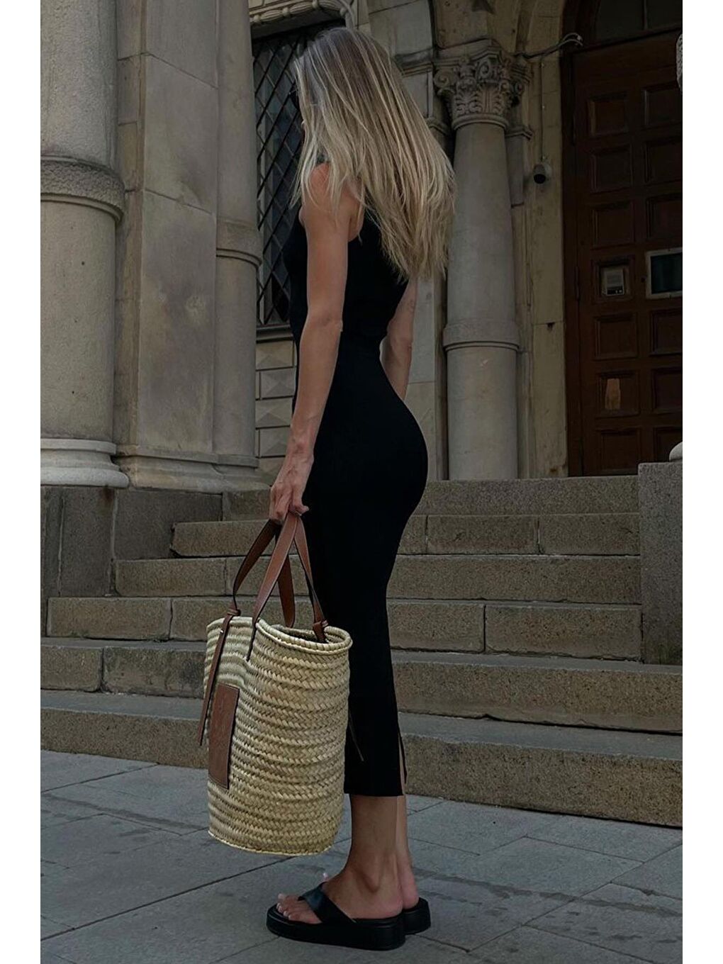 Siyah Kare Yaka Uzun Yırtmaçlı Elbise Mg1828-4