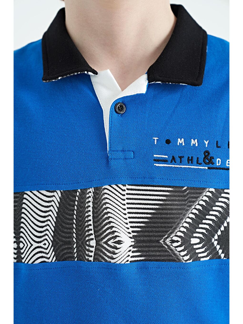 TOMMYLIFE Saks Şerit Baskı Detaylı Pola Yaka Standart Kalıp Erkek Çocuk T-Shirt - 11162 - 1