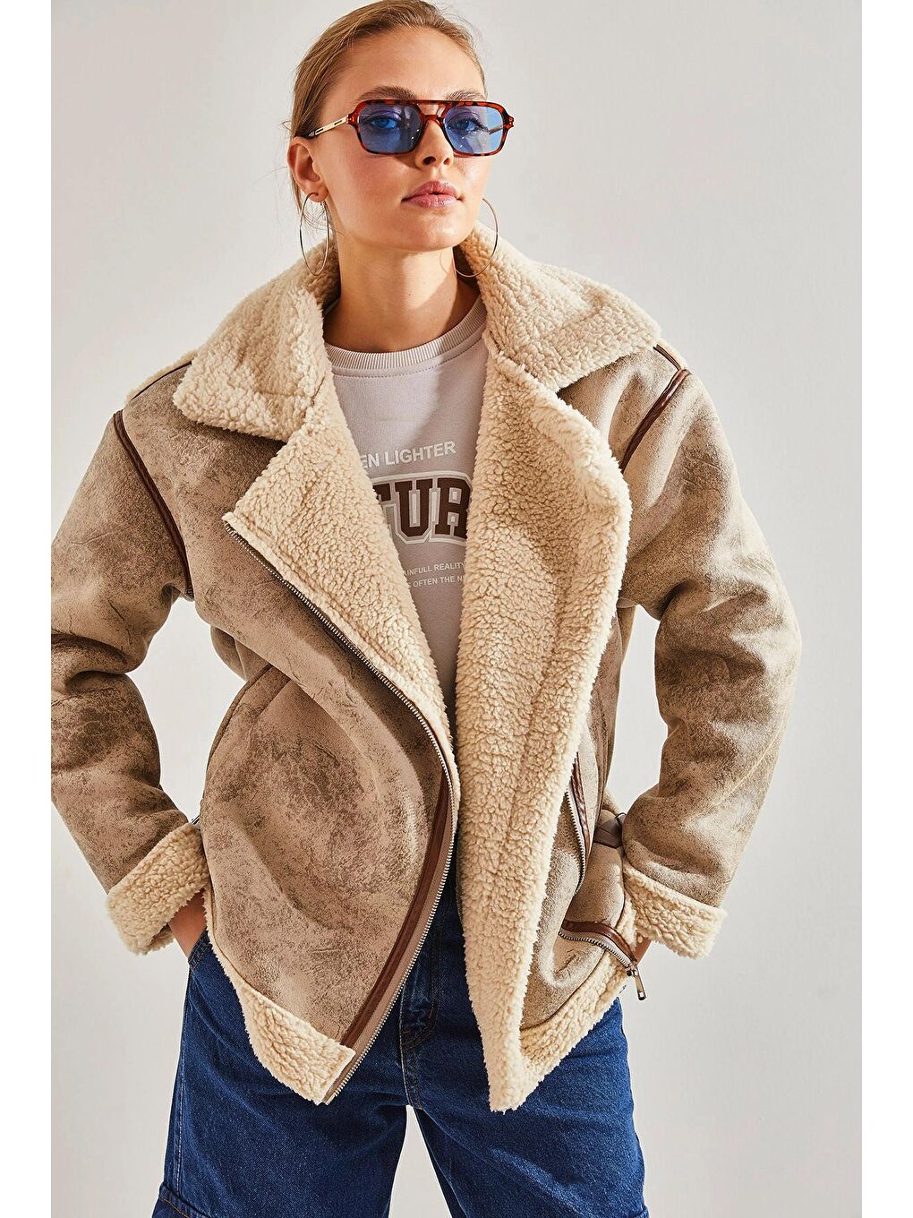 Bej Kadın Sırt Detaylı Biyeli Lamine Mont-1