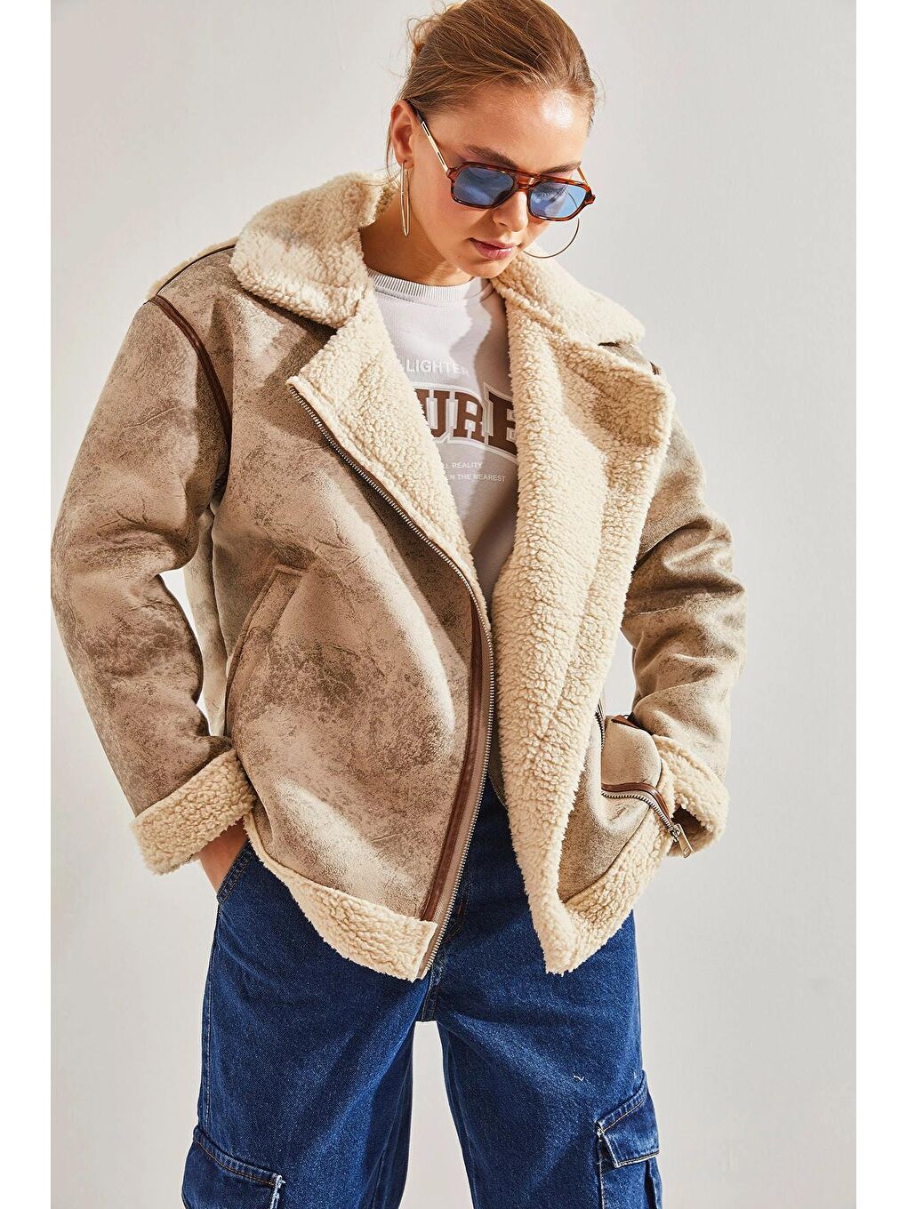 Bej Kadın Sırt Detaylı Biyeli Lamine Mont-2