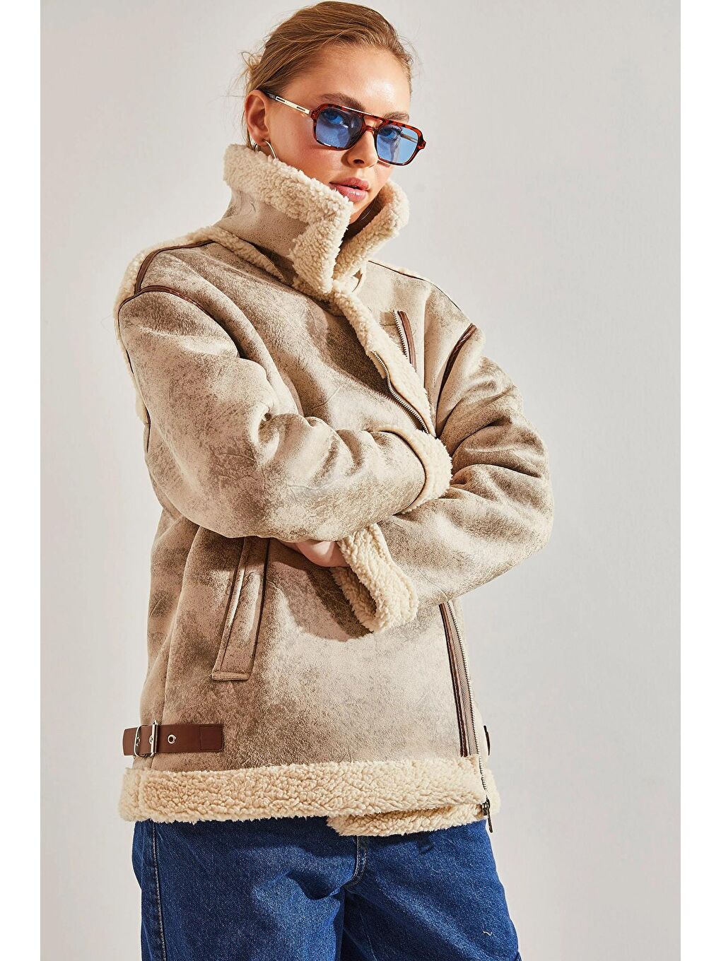 Bej Kadın Sırt Detaylı Biyeli Lamine Mont-3