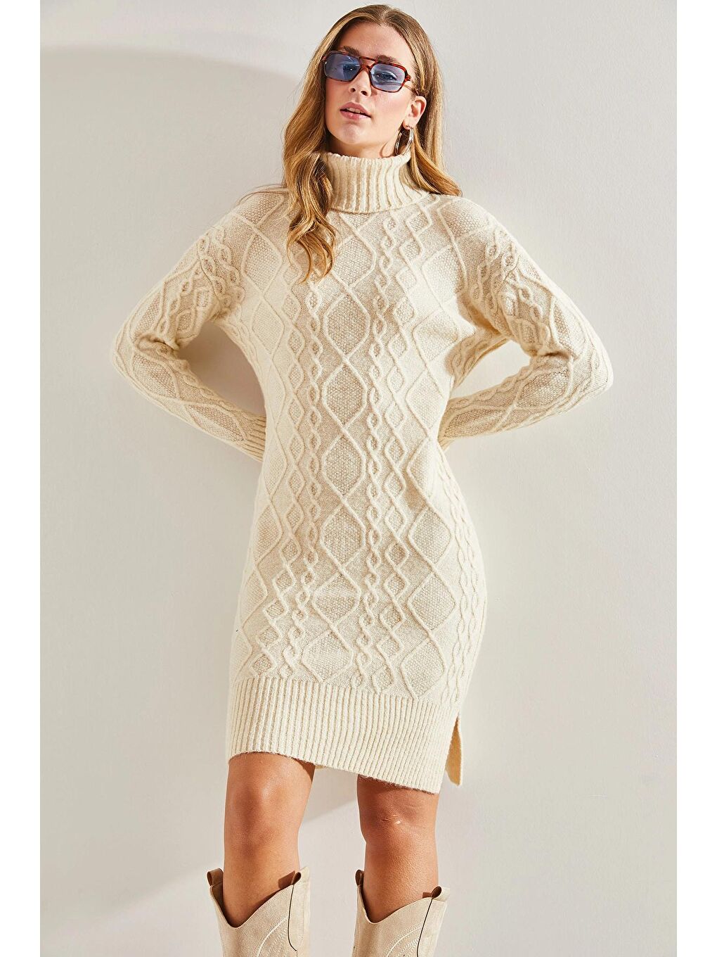 Bej Kadın Saç Örgülü Balıkçı Yaka Triko Elbise