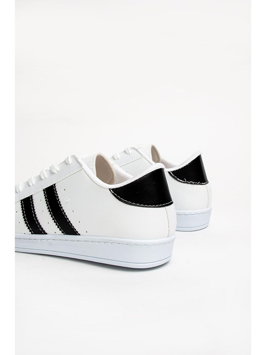 Beyaz Rahat Taban Bağcıklı Kadın Sneakers 001-160-23ÇT-3