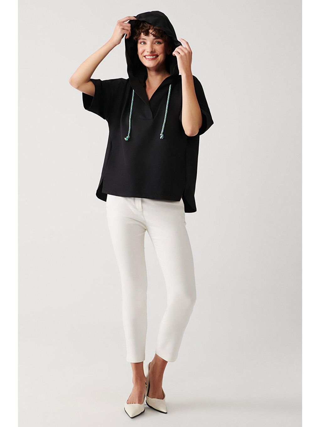 Siyah Düz Kordon Detaylı Kapüşonlu Sweatshirt-2