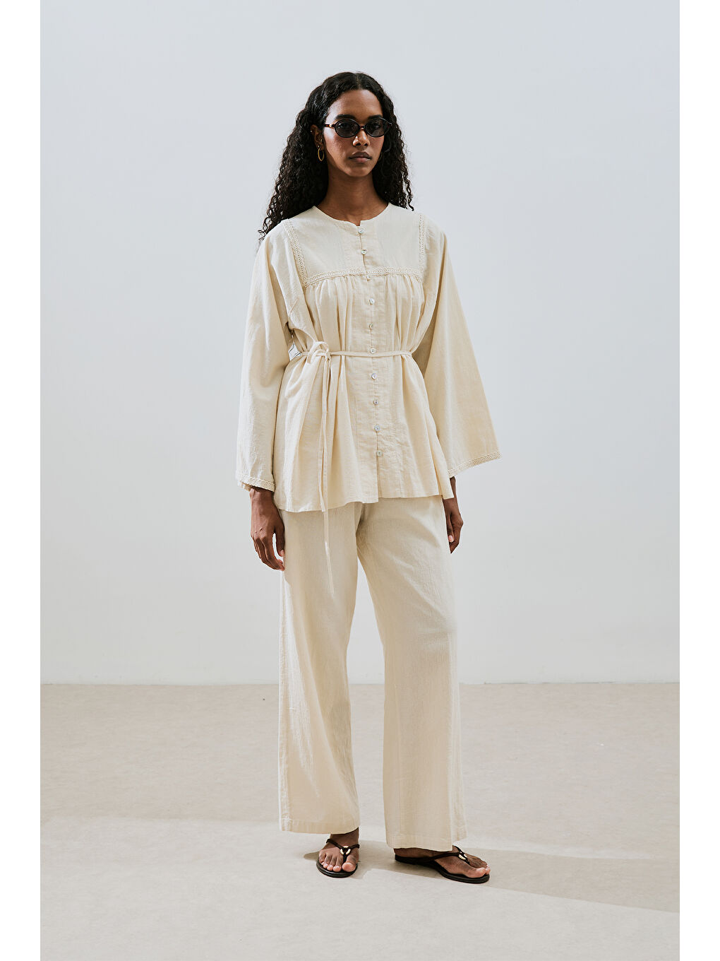 Bej Dokulu Bağlamalı Pantolon Natural-2