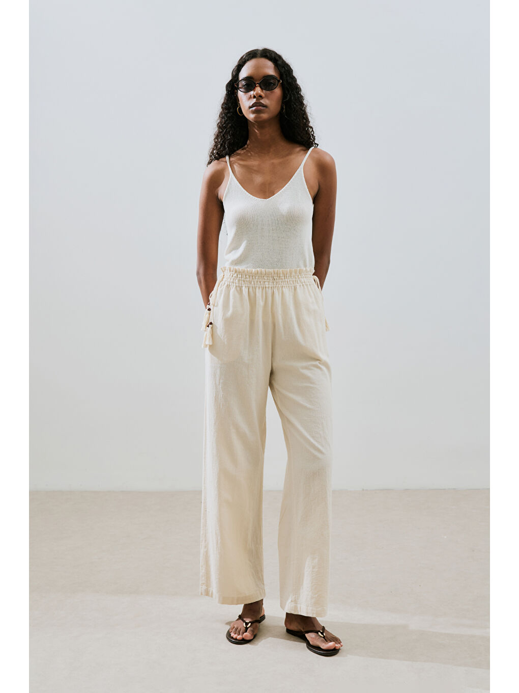 Bej Dokulu Bağlamalı Pantolon Natural-4